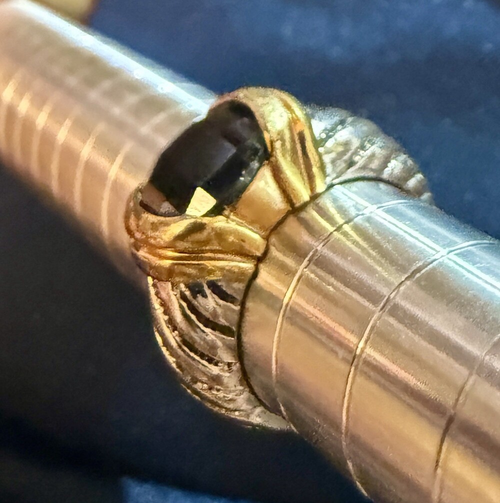 Vintage 18KGE Two-Tone Ring Black Glass Stone Twist Band Size 4.5-5